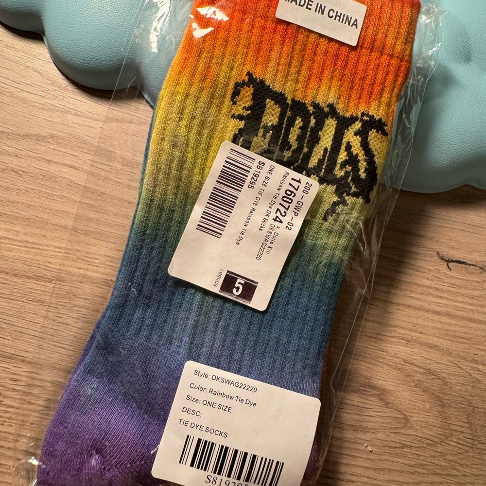 Dolls Kill Gradient Rainbow Tie-Dye Crew Socks - Orange Yellow Green Blue Purple